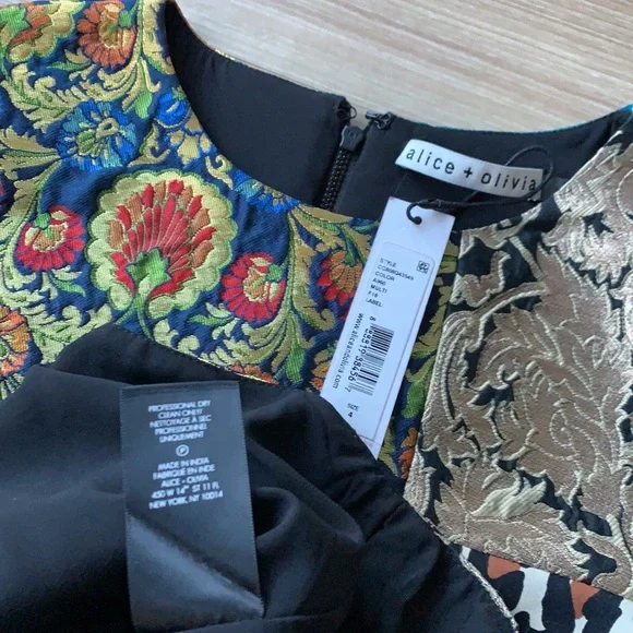 Alice & Olivia size 4 multicolored short sleeve Crew neck flared bottom dress - Picture 6 of 6